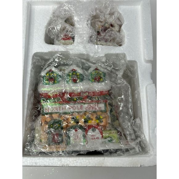 Christmas Expressions Hand Painted Ceramic Musical Village House Set Of THREE - Picture 13 of 16